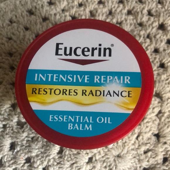 Eucerin Intensive Repair Essential Oil Balm - Picture 1 of 8